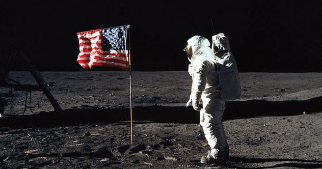 10 choses surprenantes trouvées ou laissées sur la lune