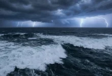 Tempête violente sur un océan déchaîné avec des vagues immenses